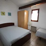D'angle, 5 Couchages, 2 Etage, Terrasse Sud Parking Dans Securisee, Wifi , Piscine Commune 400m De La Lrjp123 Portiragnes
